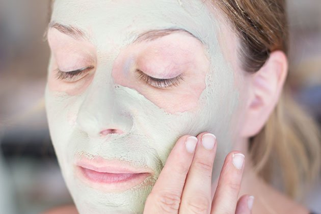 Masque sur visage pour peau acnéique indian healing Clay, argile bentonique